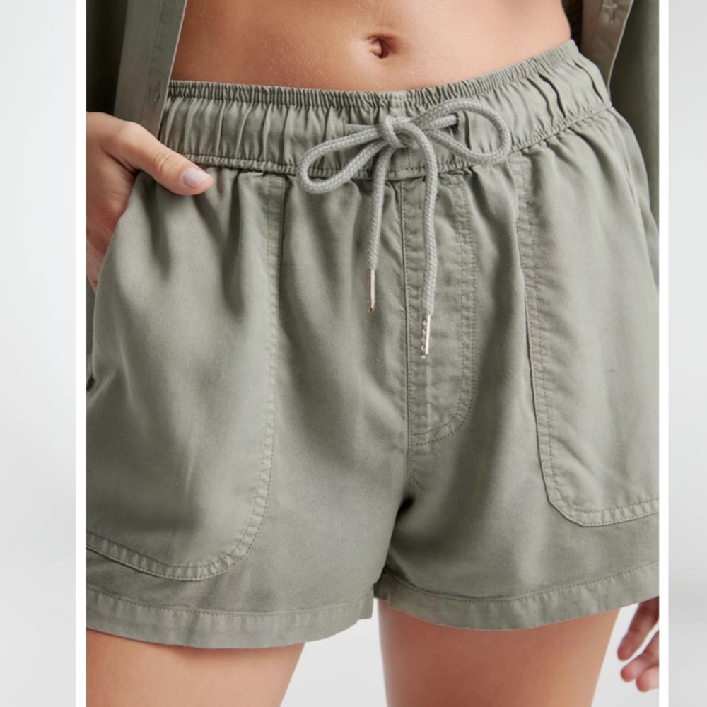 Quince Vintage Wash Tencel Utility Shorts Olive Green sz M Elastic Waist EUC
